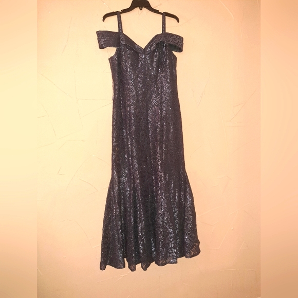 Mermaid Sparkling/ flattering Lace Cocktail Dress. - Picture 3 of 12